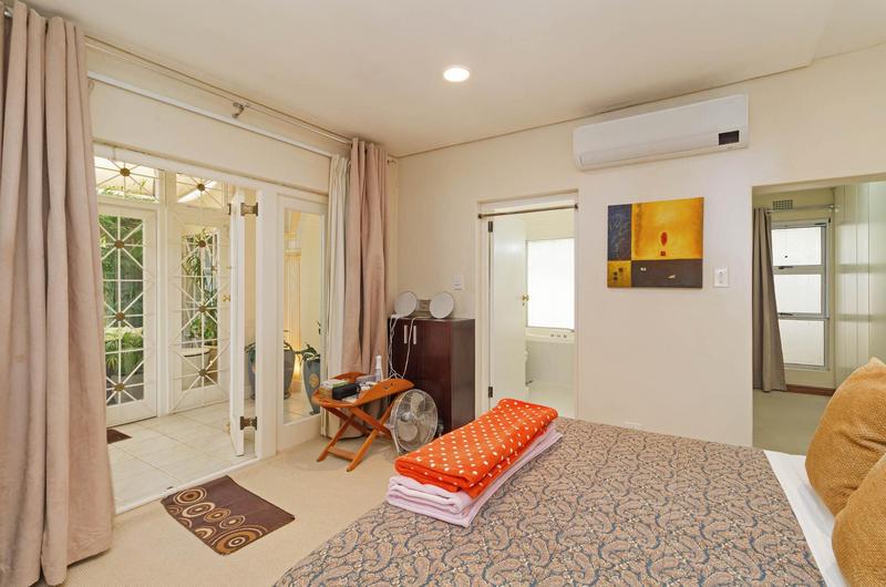 3 Bedroom Property for Sale in Green Point Western Cape